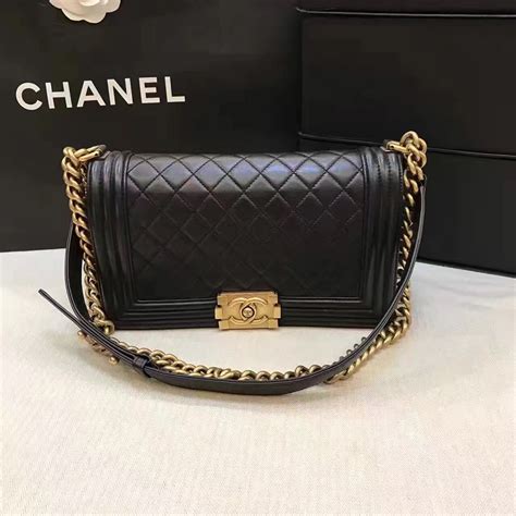 chanel le boy black medium